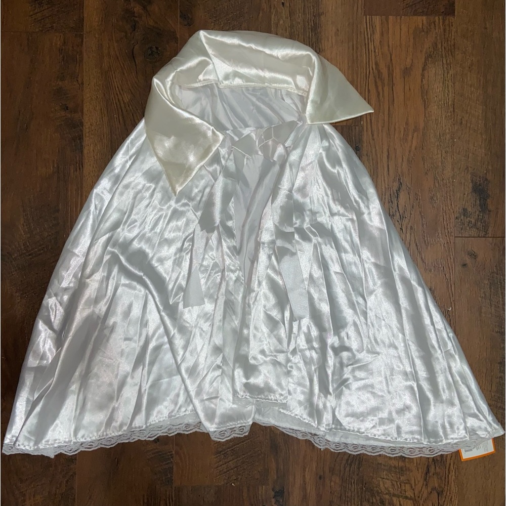 Masquerade Capelet